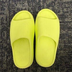 Yeezy Slide